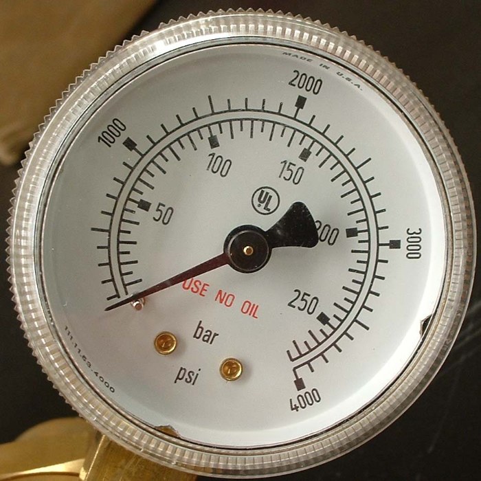 Dual scale pressure gauge with an inner bar scale to 250 and an outer psi scale to 4000
